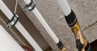 Замена труб водоснабжения в квартире: цена от 2053 руб. - СантехДомКгн